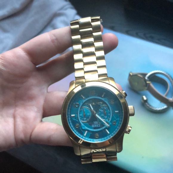 Watch Hunger Stop Michael Kors Watch - Picture 4 of 4